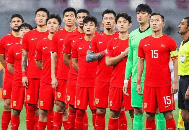 国足|太不公平，国足包机去西亚丢人，国乒却只能坐经济舱带奖杯回家