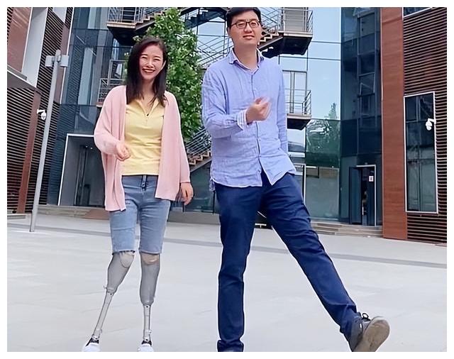 08年她失去女儿，因截肢又被丈夫抛弃，6年后再嫁华裔逆风翻盘