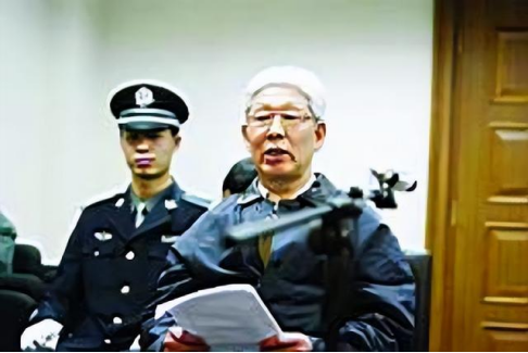 谢雨欣|逃亡20年混成富豪：把女友捧成明星，拉神五功臣下马，这逃犯有点牛