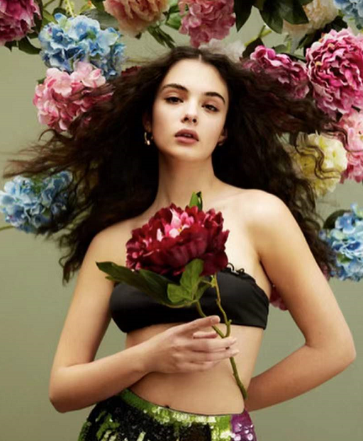 莫妮卡·贝鲁奇|莫妮卡·贝鲁奇17岁女儿时尚大片又纯又欲 和球花共享一张脸