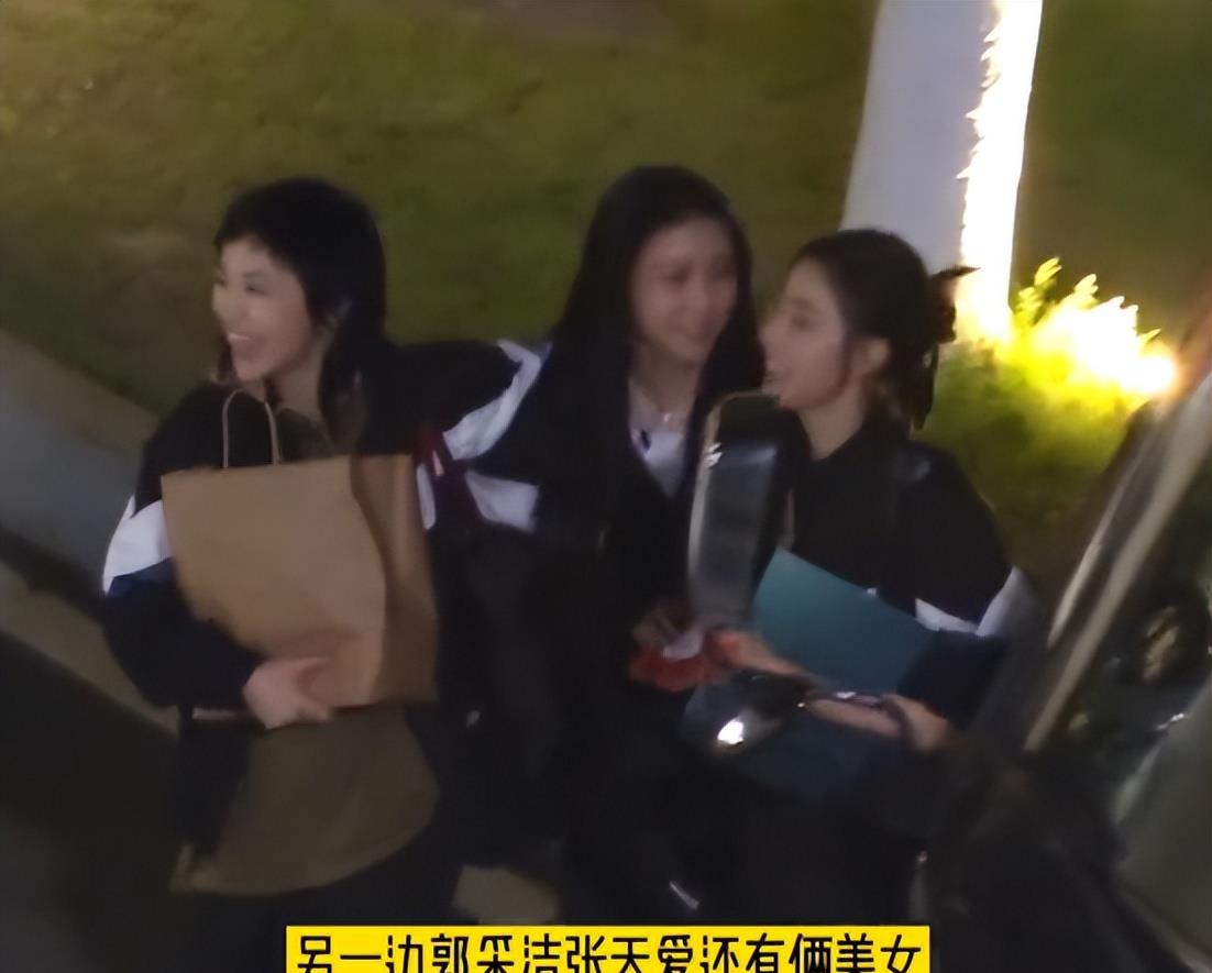 王心凌|浪姐3下班路透曝光:39岁王心凌身材傲人,宁静提前回房间显孤单