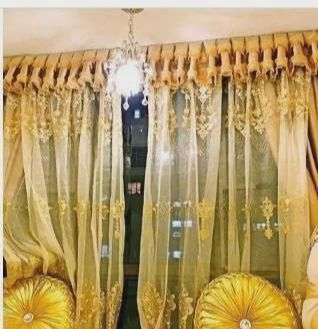 父母花100万给弟弟装修婚房，装修超豪华，窗帘简直亮瞎眼！