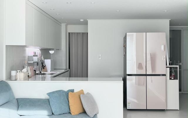 89㎡两人居，白色乳胶漆+浅蓝色软装，清爽好看，是我理想的婚房