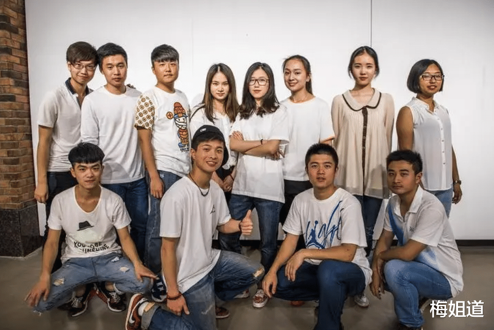 招聘|一妈妈哭诉:女儿是悉尼大学硕士,学费40W/年,回国后仍然求职难