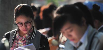 公共安全|乡镇公务员“喜出望外”,招聘门槛降低,专科生:幸福说来就来!