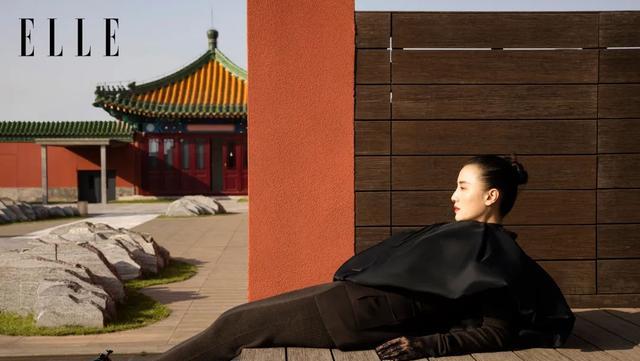 宋佳|宋佳首登ELLE十一月刊封面,展现大女主风采,撞衫卡戴珊各有风情