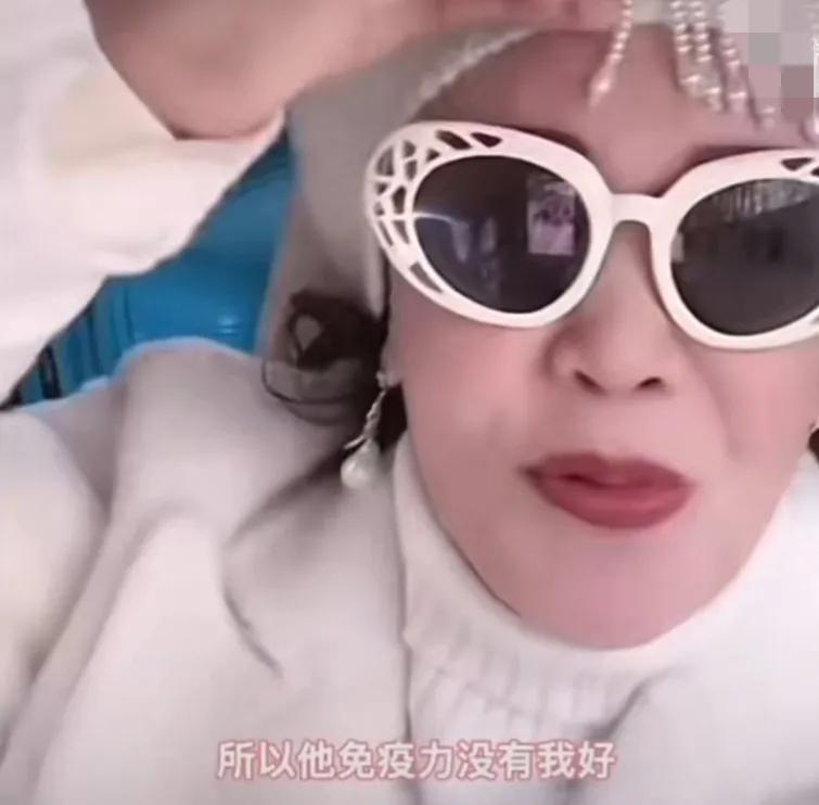 汪小菲|汪小菲近况堪忧,张兰替儿子出席新店开业庆典