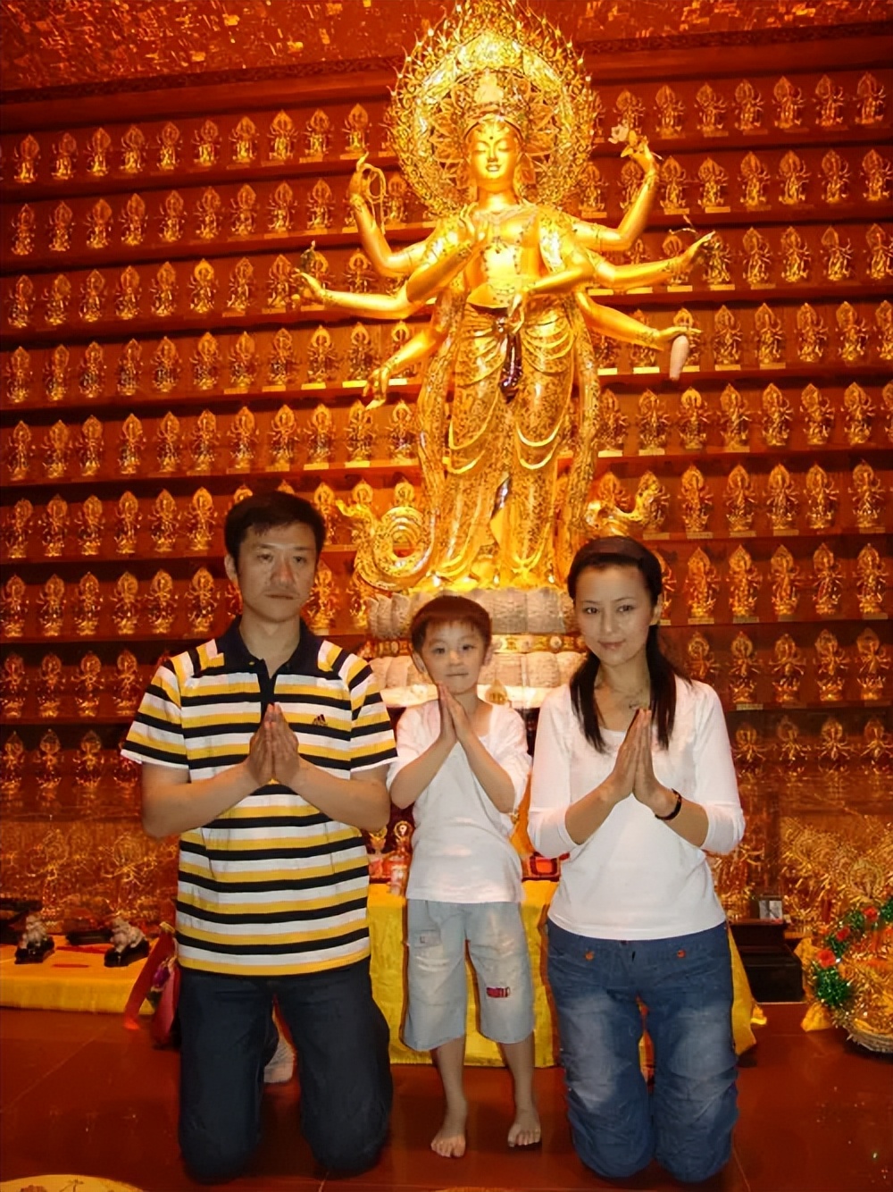 余苑绮|何音豪宅内晒娃！儿子撞脸吴磊颜值高，与生父黄志忠11年未同框