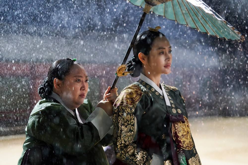 王后伞下|韩剧《王后伞下》对王子的性教育惹争议：20岁3天一次，30岁10天一次？