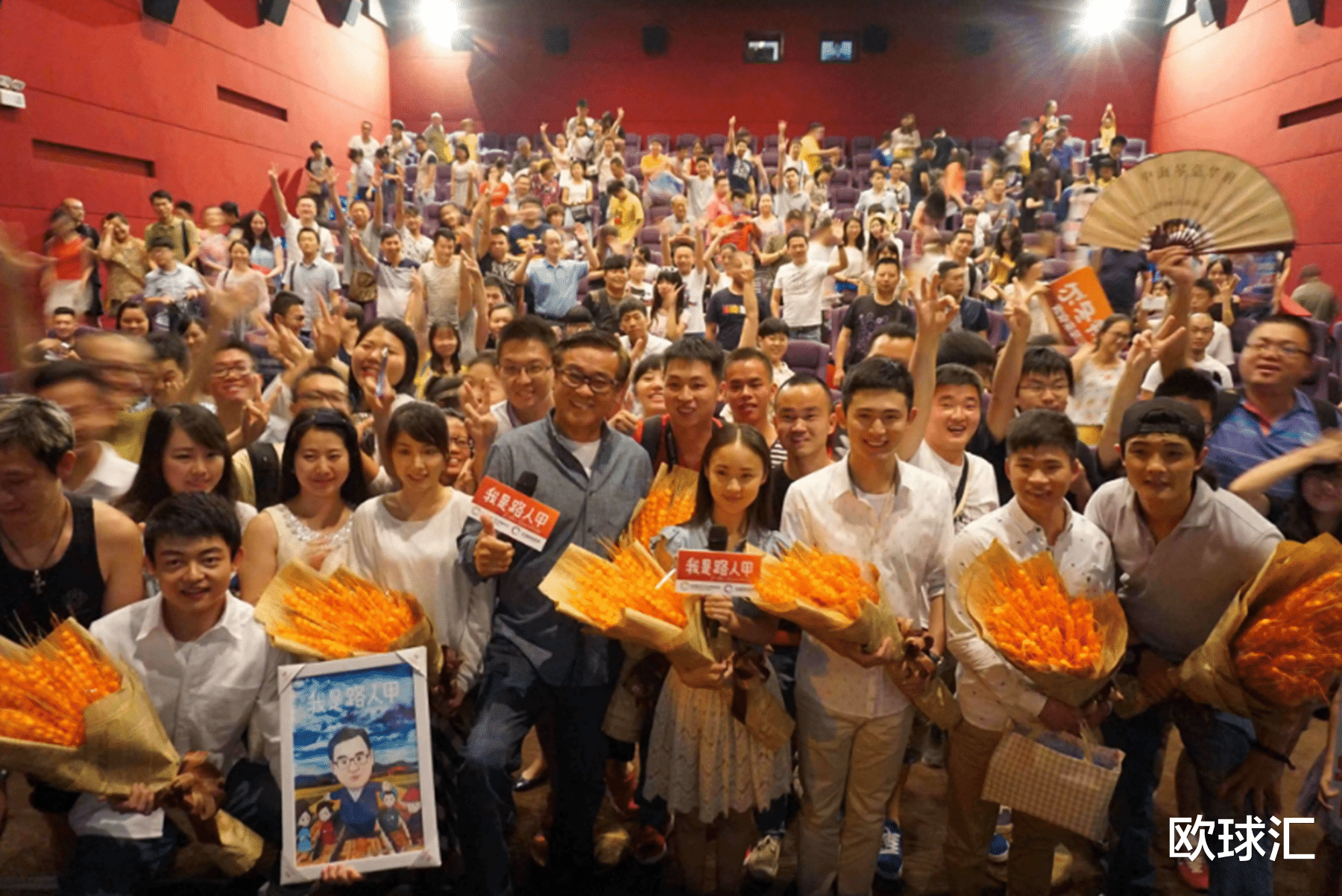 横店|横店群演“美女泛滥”，70块钱一天蹲地吃盒饭，梦想一夜成名