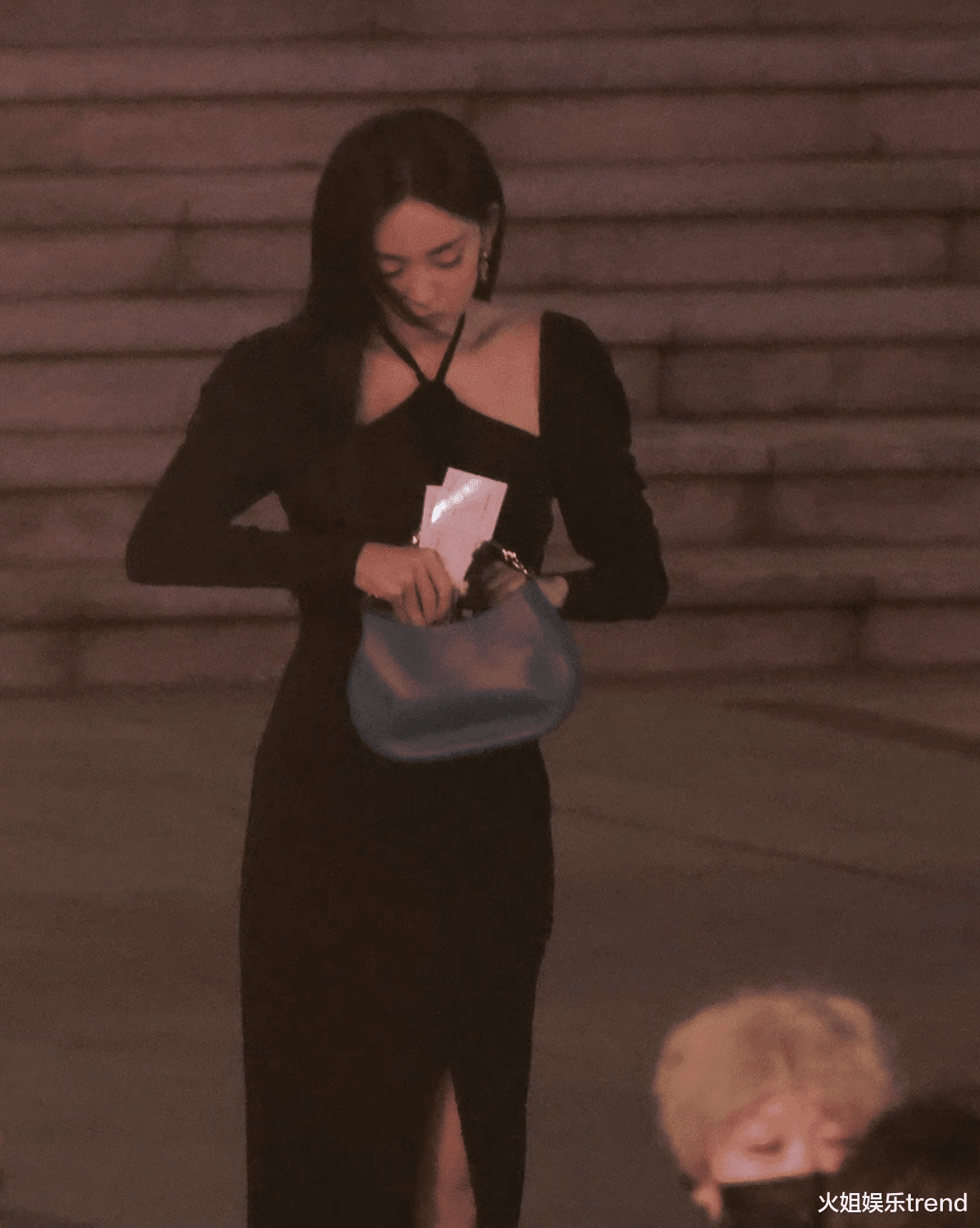 |娜扎新剧路透图曝光,肤白貌美大长腿,和徐开骋好般配