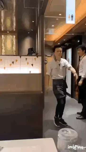 杨幂|曝光8位“半身美人”破防瞬间,不动时貌美如花,一走路不敢直视