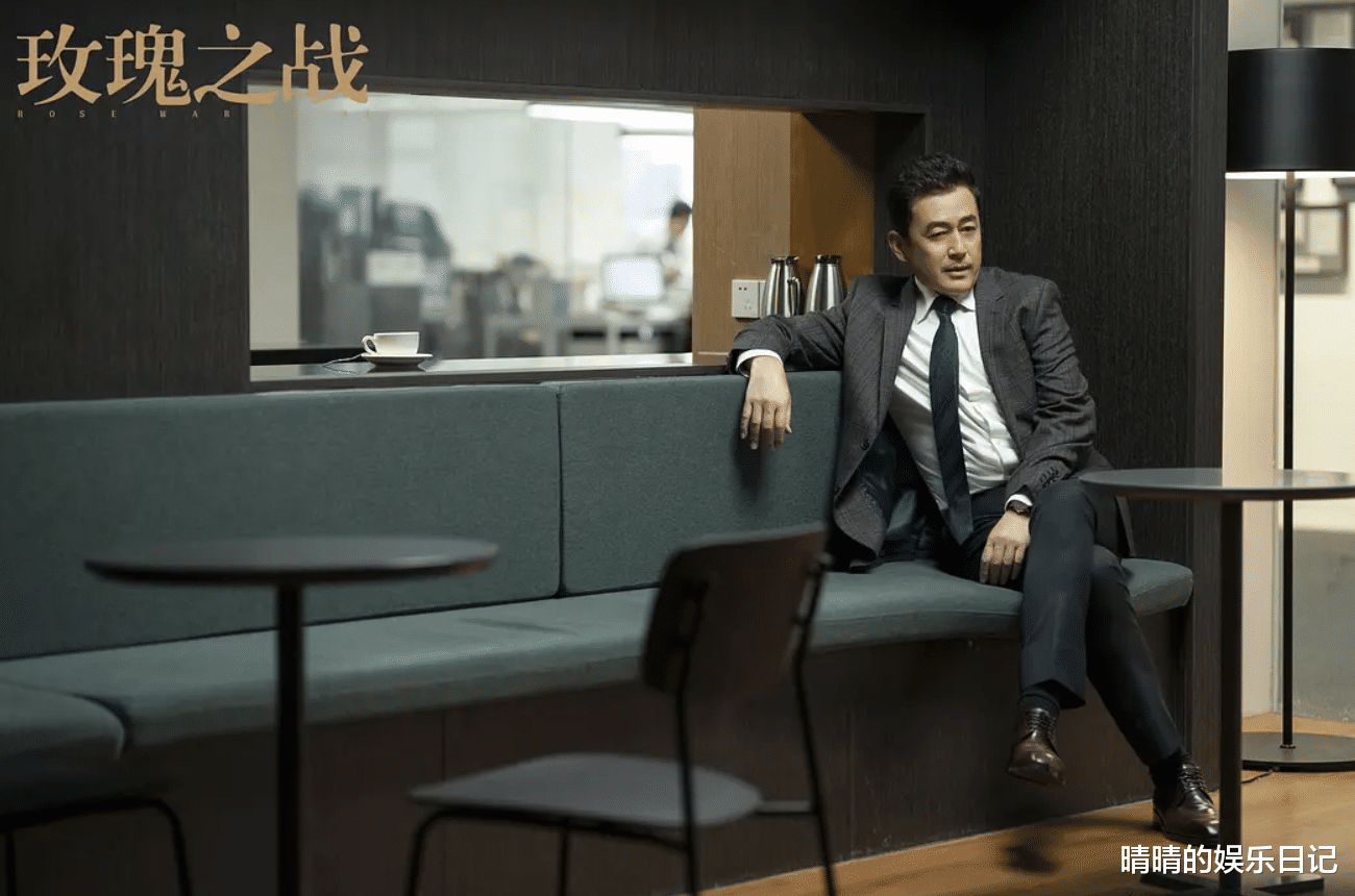 袁泉|《玫瑰之战》:但凡是袁泉的演技拉胯一点,都压不住这群王炸配角