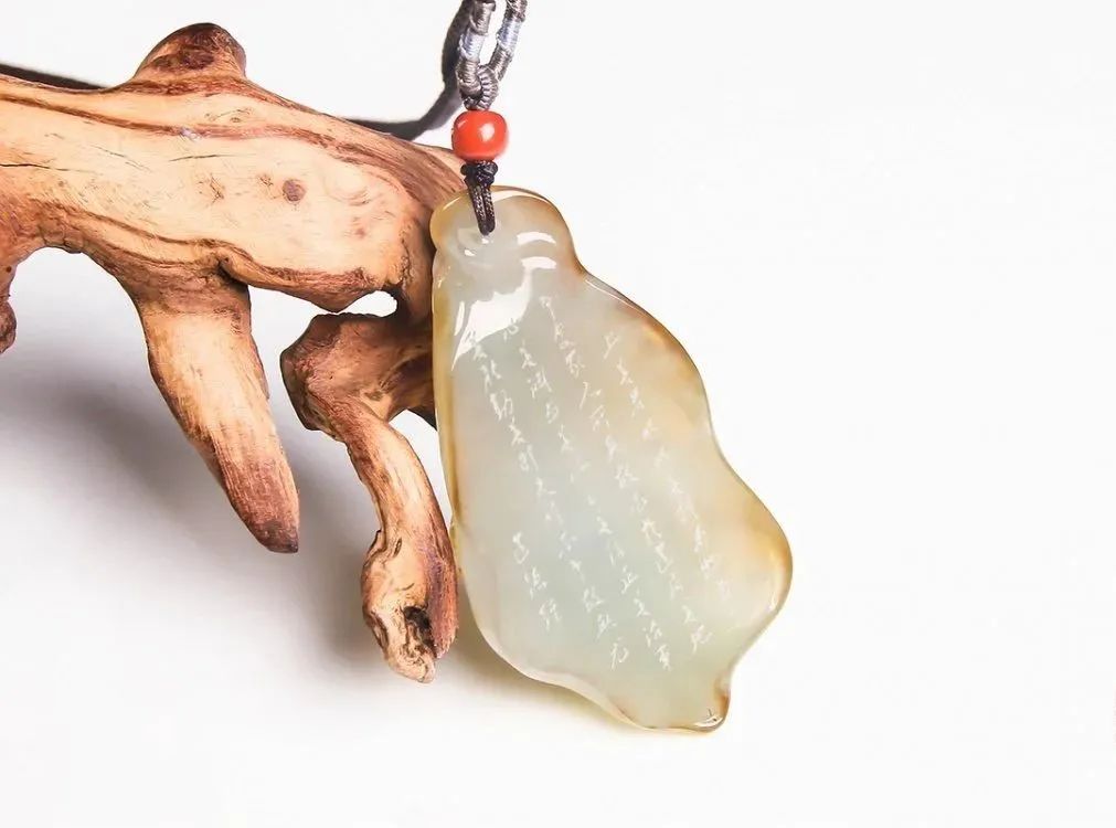 翡翠|翡翠就要这样玩！玉不琢不成器，利用黄雾巧雕的悟道题材，呈现极致的惮意！