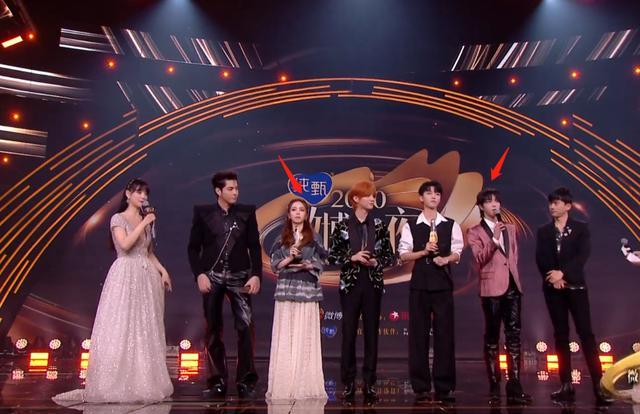 杨幂|微博之夜6大尴尬瞬间:杨幂唐嫣同台零交流,归国四子同场不同框