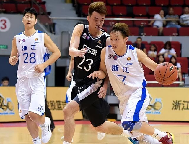 上海男篮|大魔王周琦重回CBA？李春江已正式报价，下赛季上海队真不容小觑