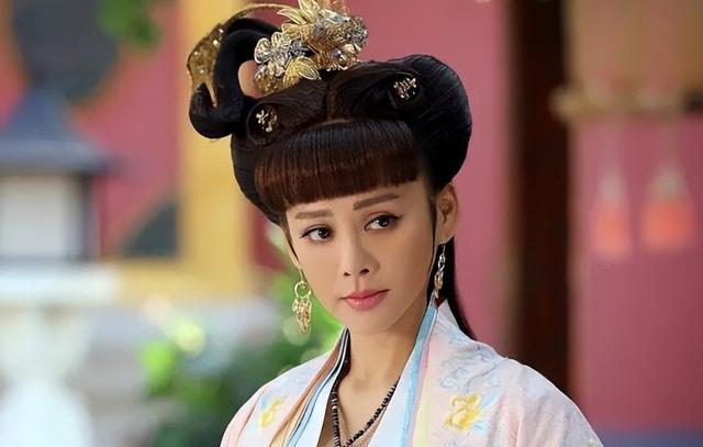 明星 好笑又心疼，明明是花容月貌的女明星，却个个都被离奇造型给坑了
