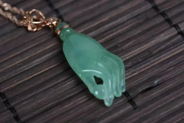 官窑|被称为“果中之仙品，世上之奇卉”的佛手，在翡翠中有何寓意呢？