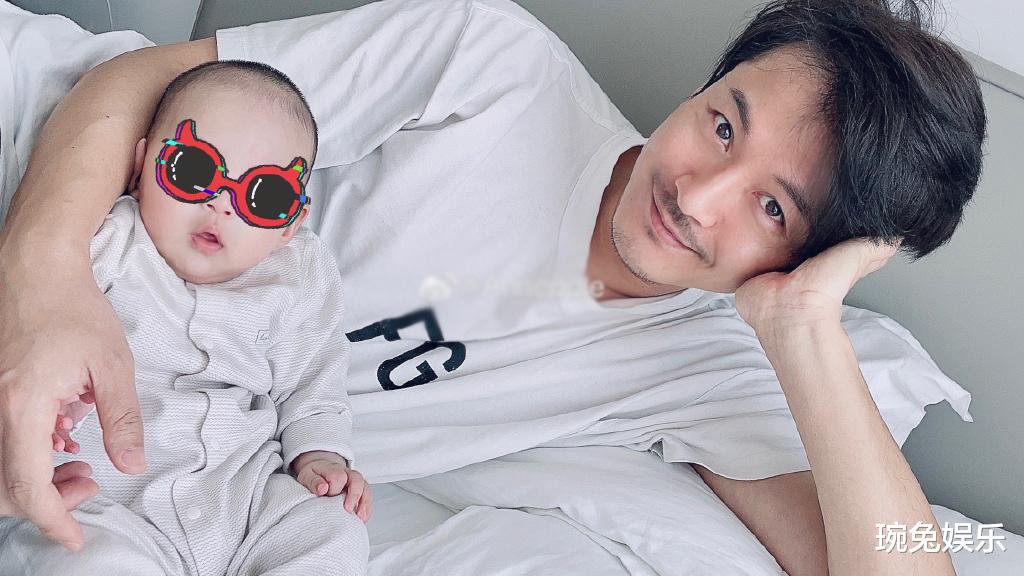 王东|王东妻子发文寻夫未果，深夜再晒王东两年前照片，没女儿时很恩爱