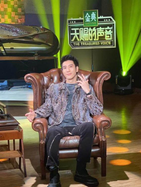 王力宏|王力宏助理遭曝是黑道！铁粉护航呛李靓蕾：用不到人就说是黑社会