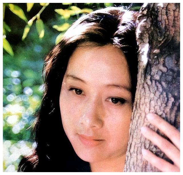 黄梅莹|老戏骨黄梅莹:27岁出道,40岁演《渴望》爆红,72岁仍热爱演戏