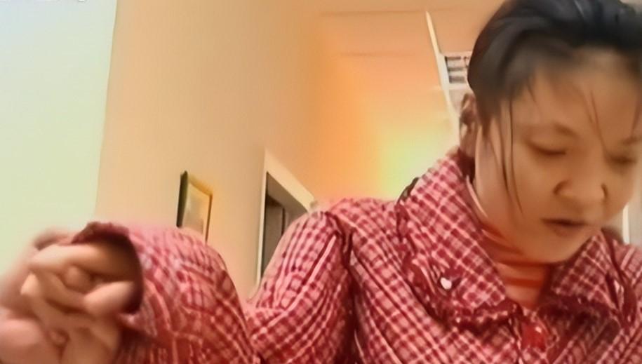 河北“女懒虫”吴桂英,15岁因哥哥两巴掌瘫了20年,外甥女:装的