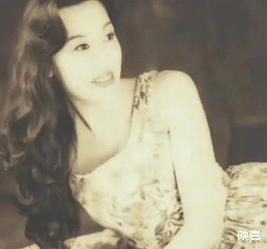 香港|中国首位变性人:一生被五个男人宠爱,嫁大30岁富豪,经历传奇