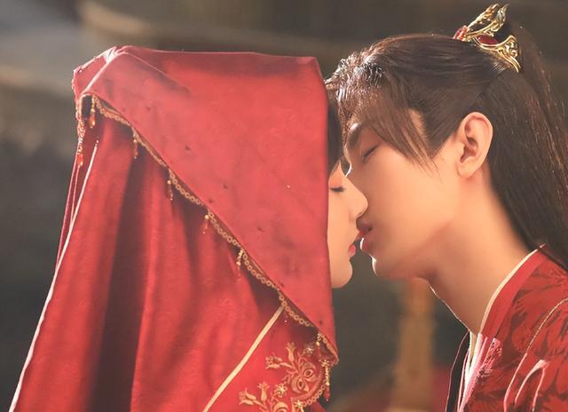 沉香如屑|《沉香如屑》数据超《与君初相识》，能被称为2022年度第一古偶吗