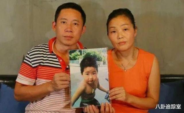 |全能女人！卓妈滑滑板，动作潇洒流畅，似20岁少女，网友：厉害了