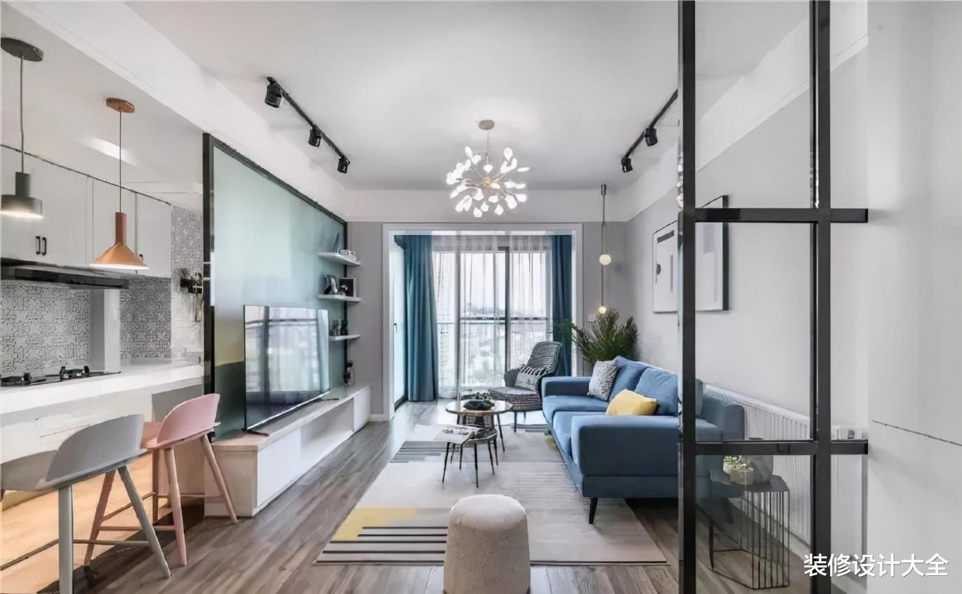 100平米三居室,一进门就看呆,入户鞋柜和卡座餐厅太实用了