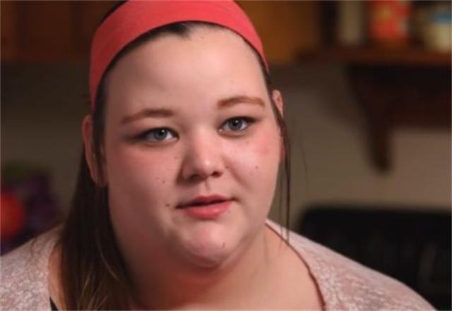 安吉 她体重584斤，脾气差男友离去，让怀孕女儿照顾，今女儿比她还胖