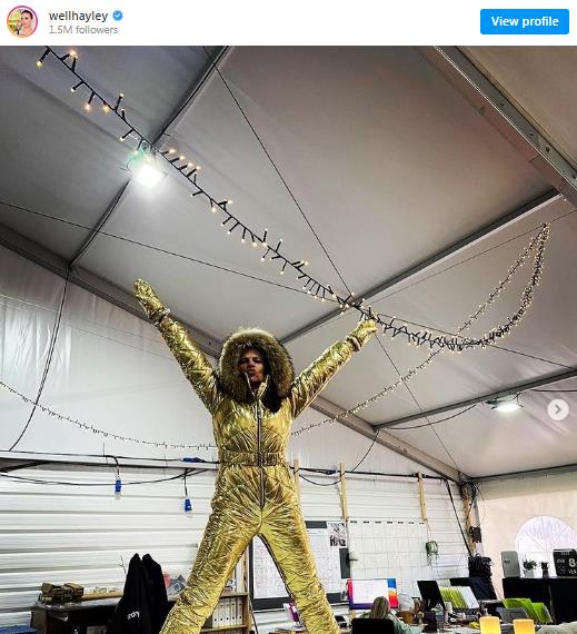 电影|海莉阿特维尔分享《碟中谍7》幕后照片,高调摆姿势,玩得开心