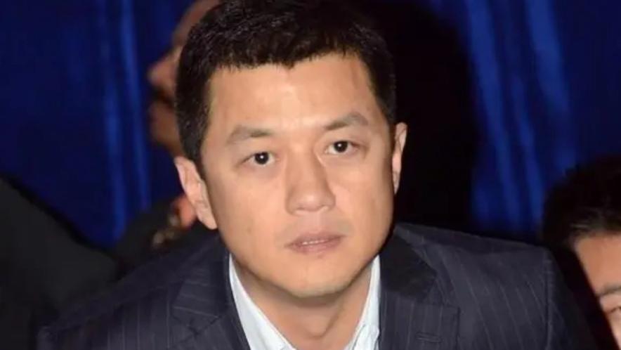 李亚鹏|李亚鹏欠债超5亿，本人悠闲在山中喝茶，言行举止神神叨叨引担忧