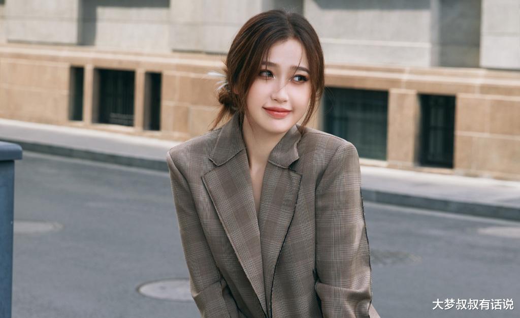 女孩|来自爱豆的守护，虞书欣克服万难送食材，上海粉丝激动哭了