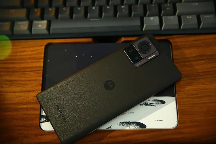 摩托罗拉X30 PRO,整体数据有的一说,三千多价格绝对合适
