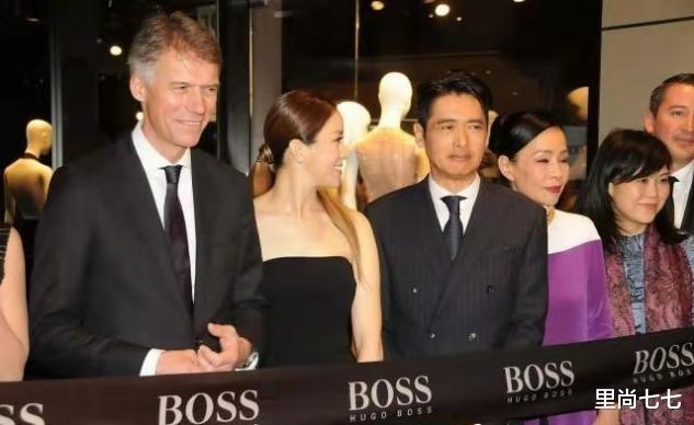 徐子淇|豪门就是不一样!徐子淇同框周润发妻子居C位,打扮难得优雅高贵