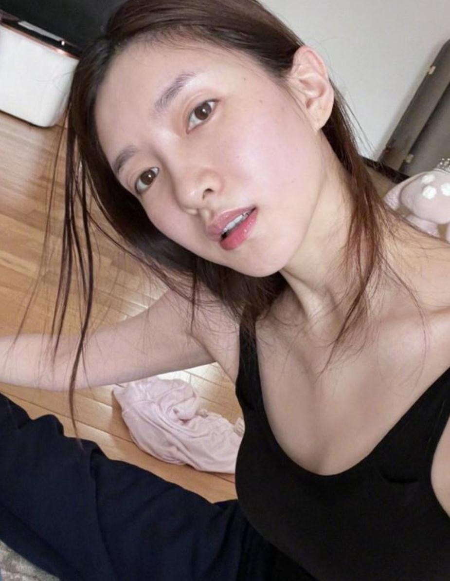 陈赫|35岁江疏影晒热舞视频，开滤镜皮肤细腻无皱纹，陈赫调侃美颜可以