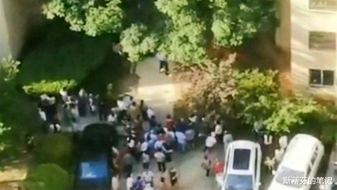 安徽母子清晨从25楼坠楼身亡，现场曝光