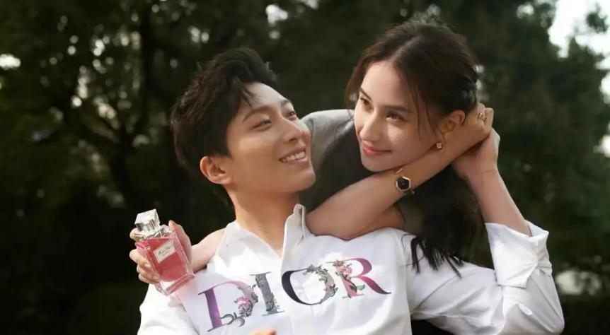 何超莲|真怀了？曝何超莲近照，紧身短裙露事业线显性感，肚子隆起太抢镜