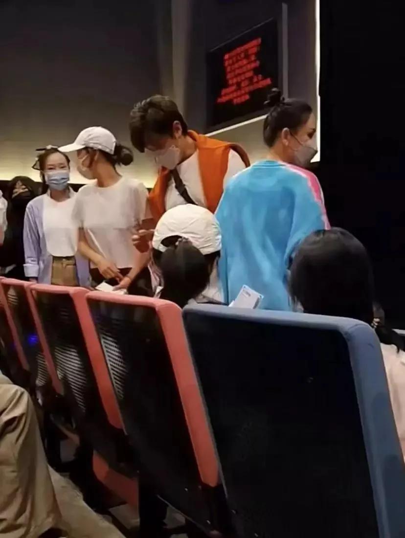 黄奕|陈乔恩携老公捧场谢娜话剧,相约应采儿黄奕,娜姐人缘依然超好