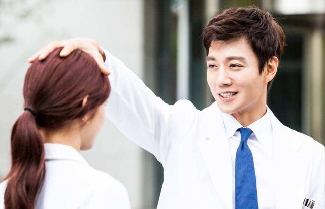 花滑|宋慧乔从影26年：贯穿韩国男神的青春回忆，裴勇俊也在其中