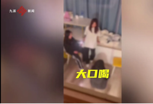 江西南昌,一名初三女生,在学校遭到多人殴打,期间更是被强迫喝下不明黄色液体