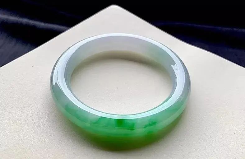 冰种翡翠|巨款“学费”:5万收来的玻璃种翡翠蛋面,竟然连7000都卖不到!