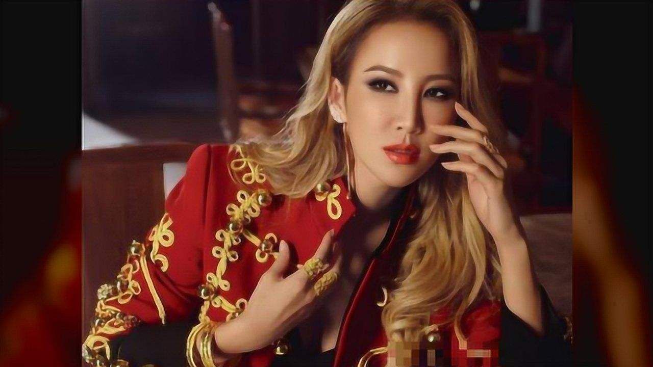 李玟|李玟在《好声音》冠军夜后，清空相关信息，大粉发藏头诗内涵节目