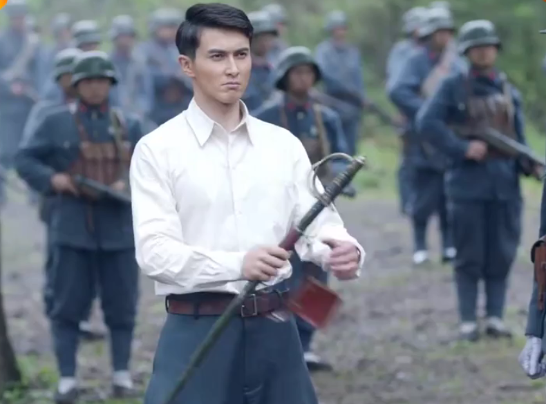 亮剑|亮剑:穿着白衬衣,挥着指挥刀,你说这就叫“冲锋”了?