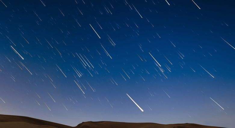 石家庄夜空现“绿光火球”,或是哈雷彗星碎块!现正有三场流星雨