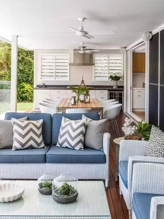 露台装成这样,一看就是个土豪,这样的露台谁不想要一个呢?