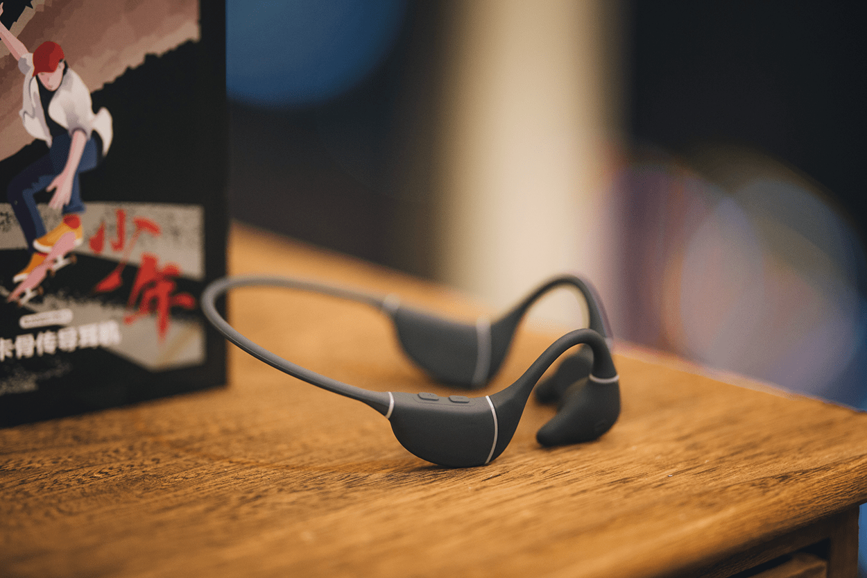 骨传导耳机|骨传导蓝牙耳机怎么样？听说不用塞在耳朵里