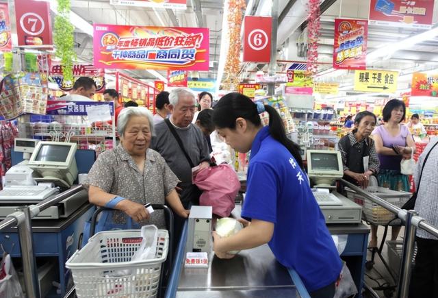 酸奶|“如果我没上大学，我就可以心安理得做服务员了”，真的如此吗？