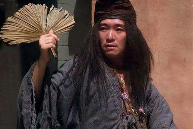 六小龄童|同样是“老艺术家”，把六小龄童和游本昌放在一起看，差距出来了